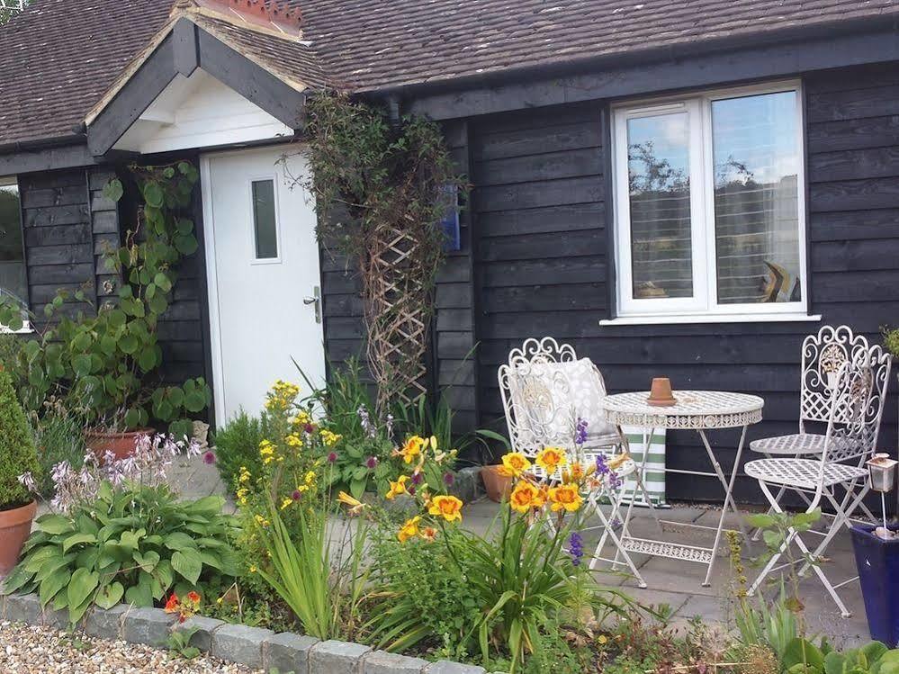 Stable Oak Cottages Maidstone Exterior photo